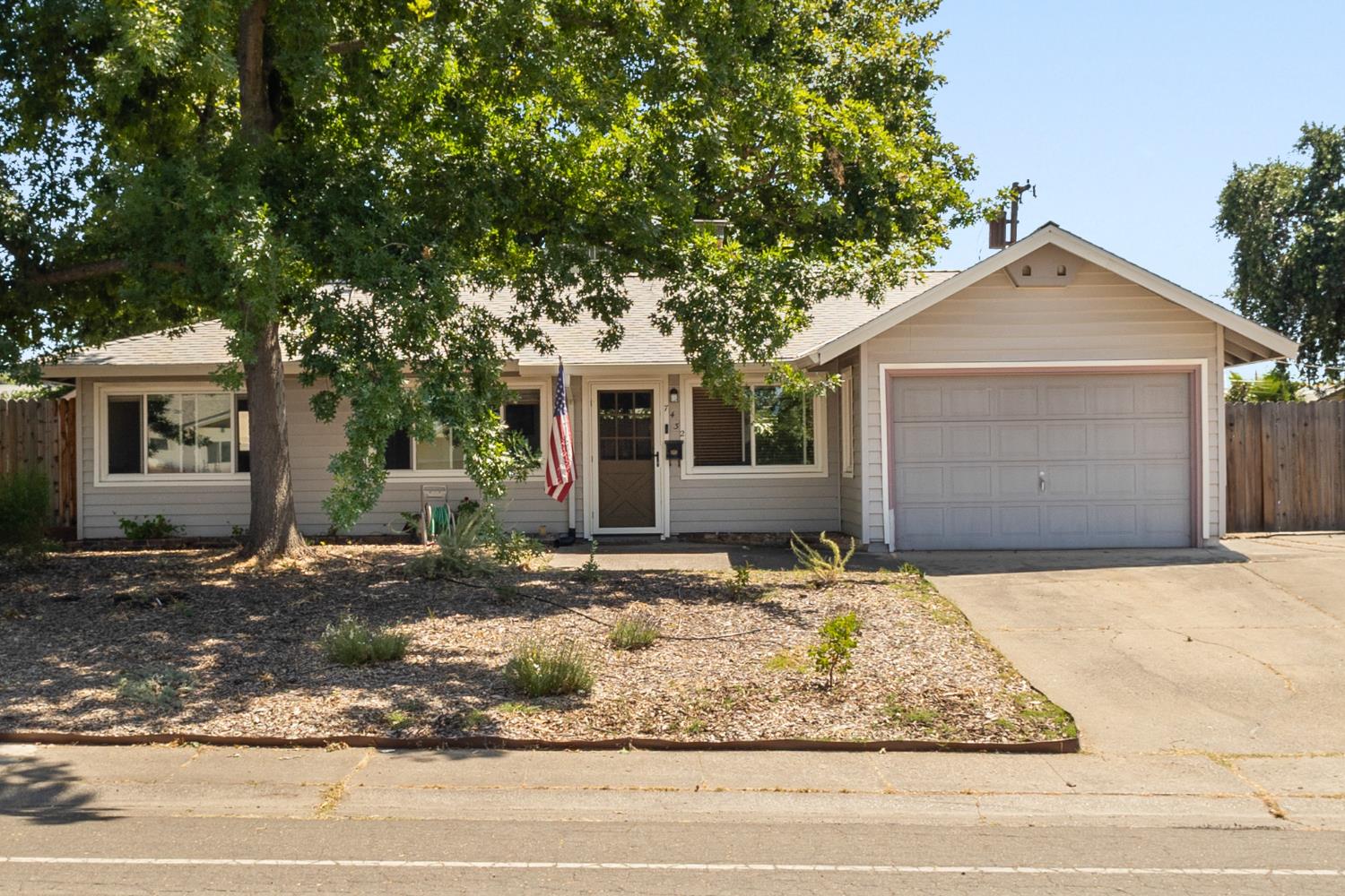 7432 Rollingwood Boulevard