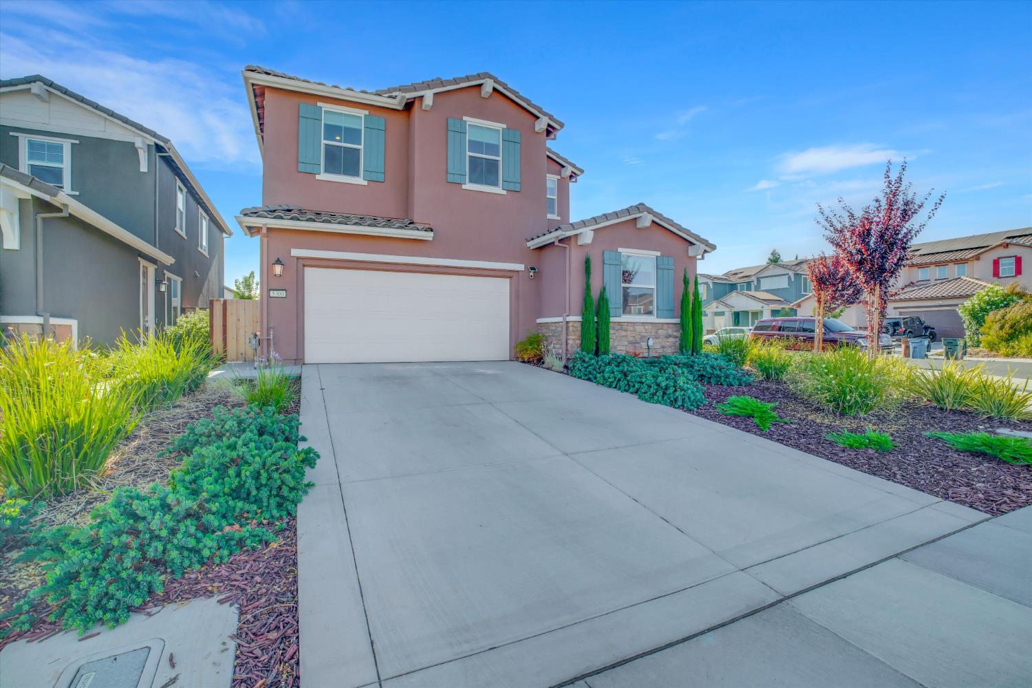 5300 Vivaro Way