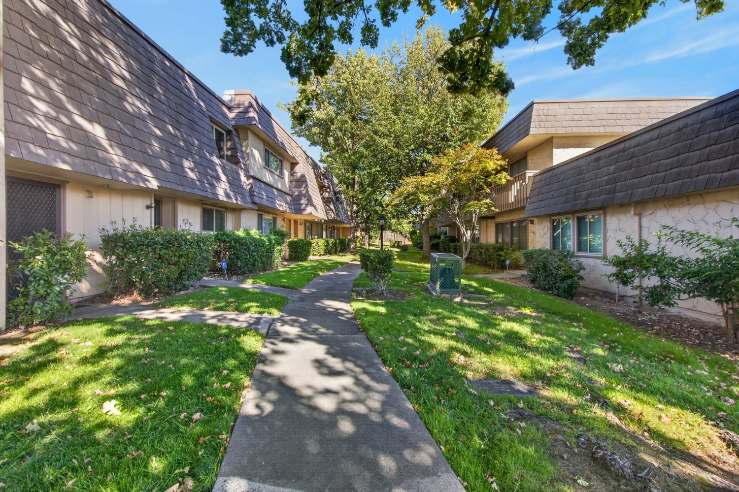 6152 Via Casitas