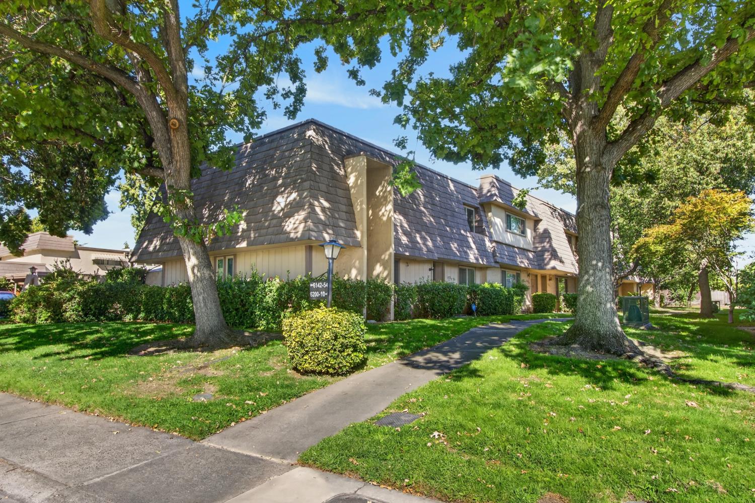 6152 Via Casitas