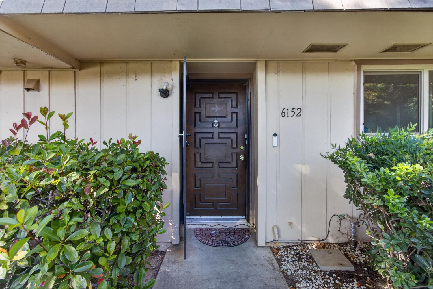 6152 Via Casitas