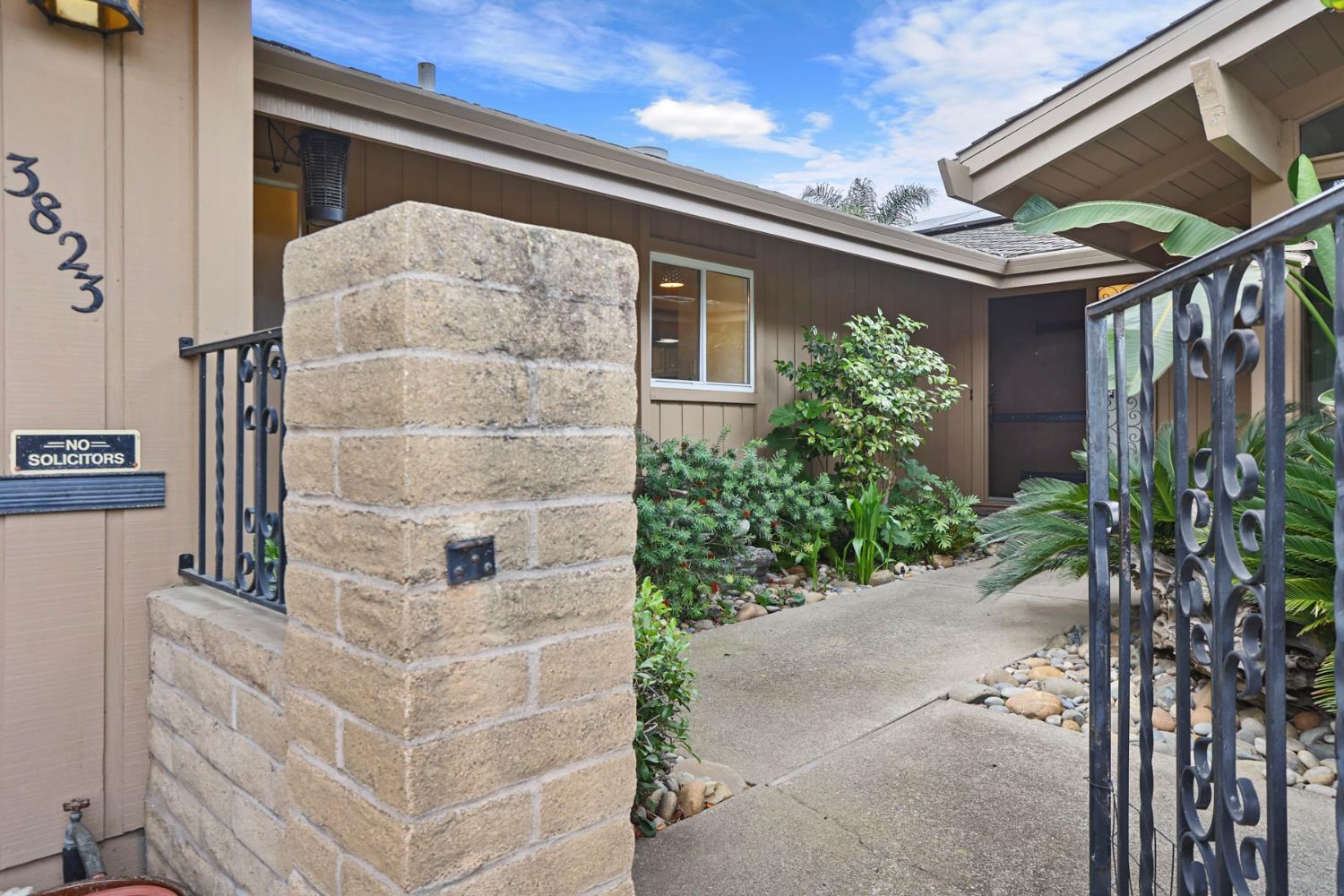 3823 Merrimac Court