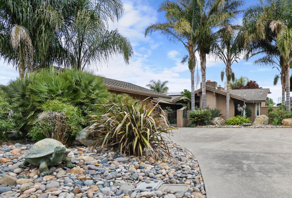 3823 Merrimac Court