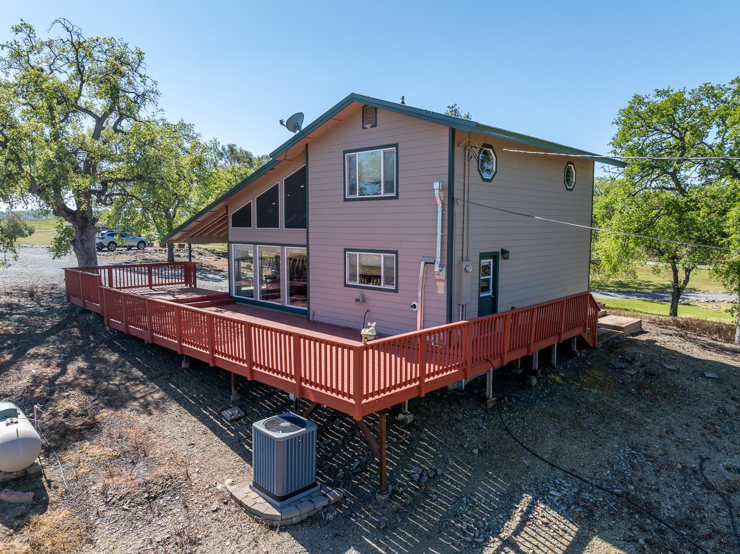 14837 Avenida Central