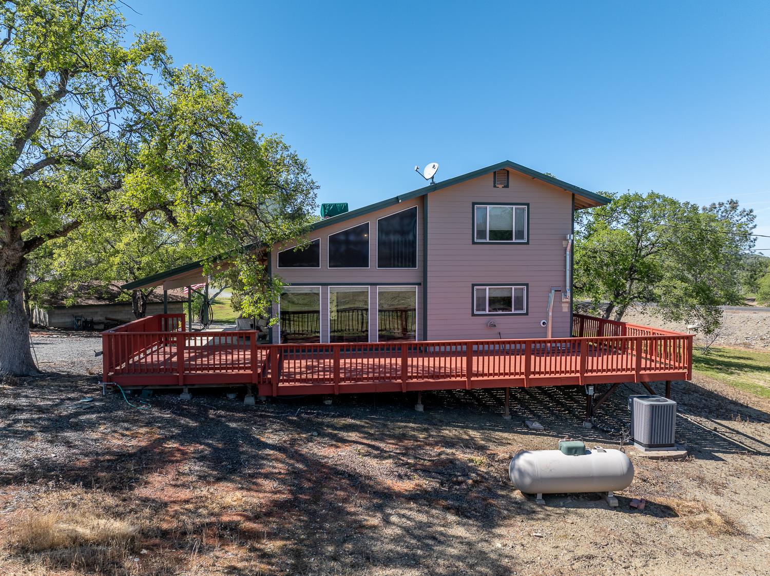 14837 Avenida Central