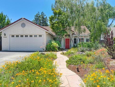 2718 Concord Avenue Davis CA 95618
