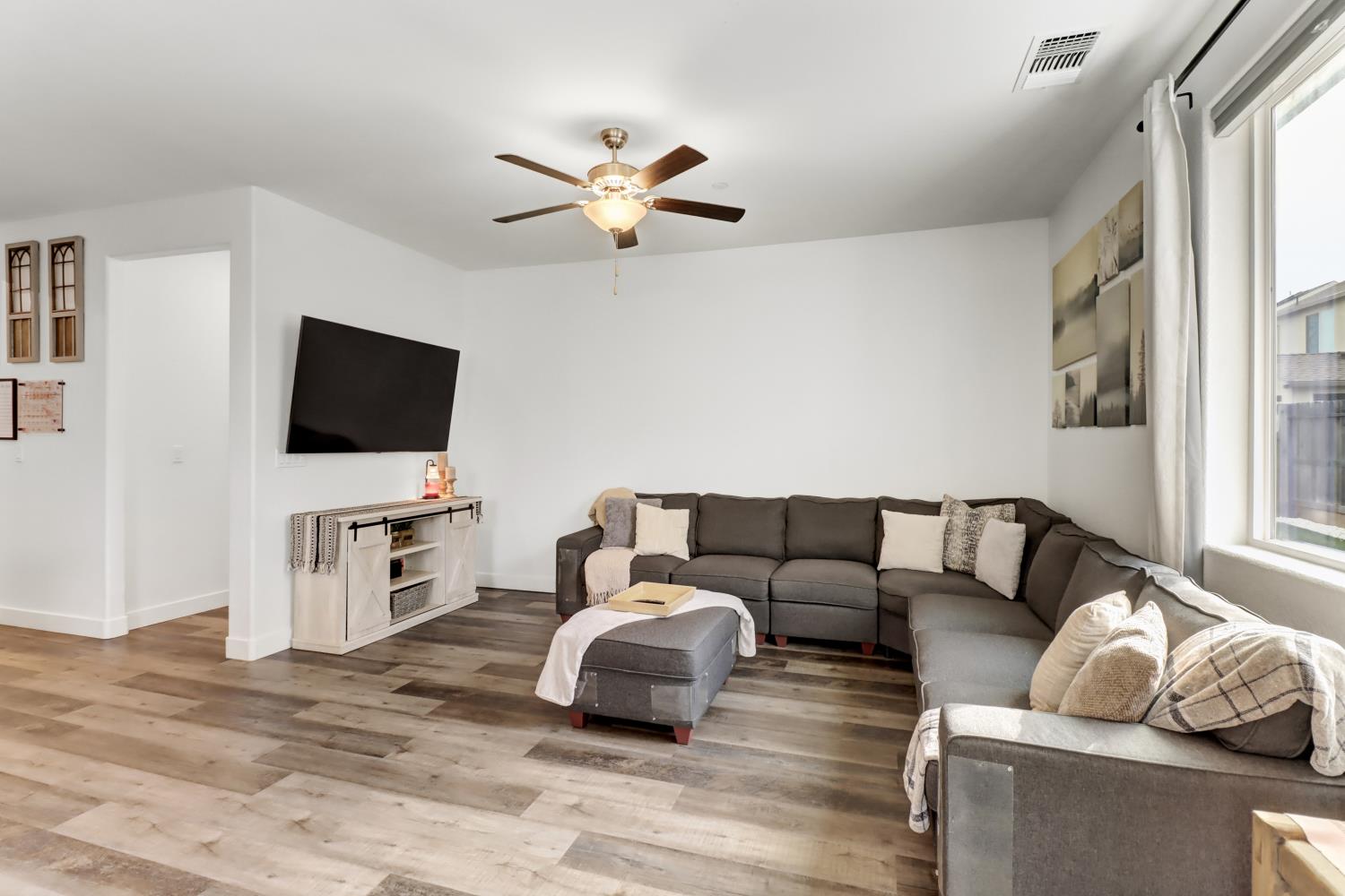 5608 Glowhaven Street