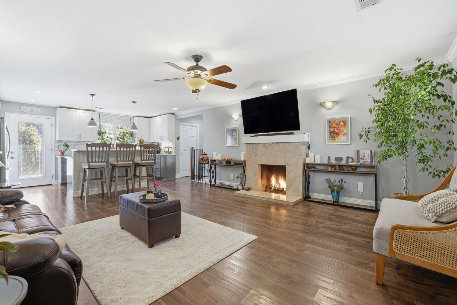 4406 Crestridge