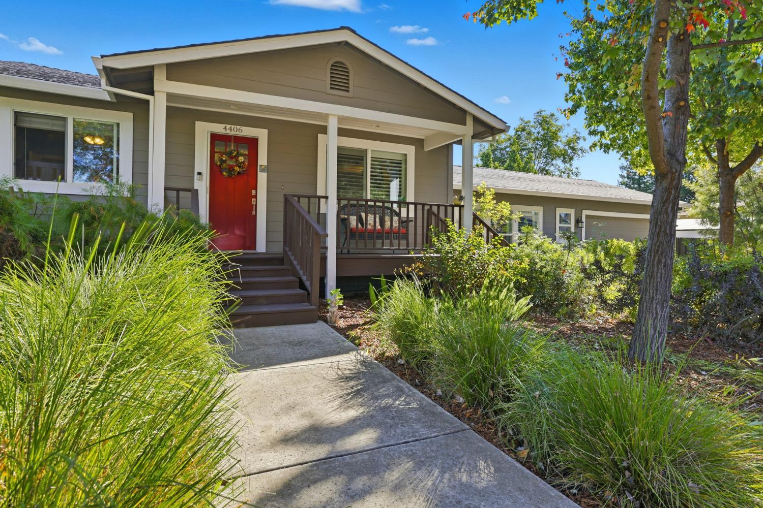 4406 Crestridge