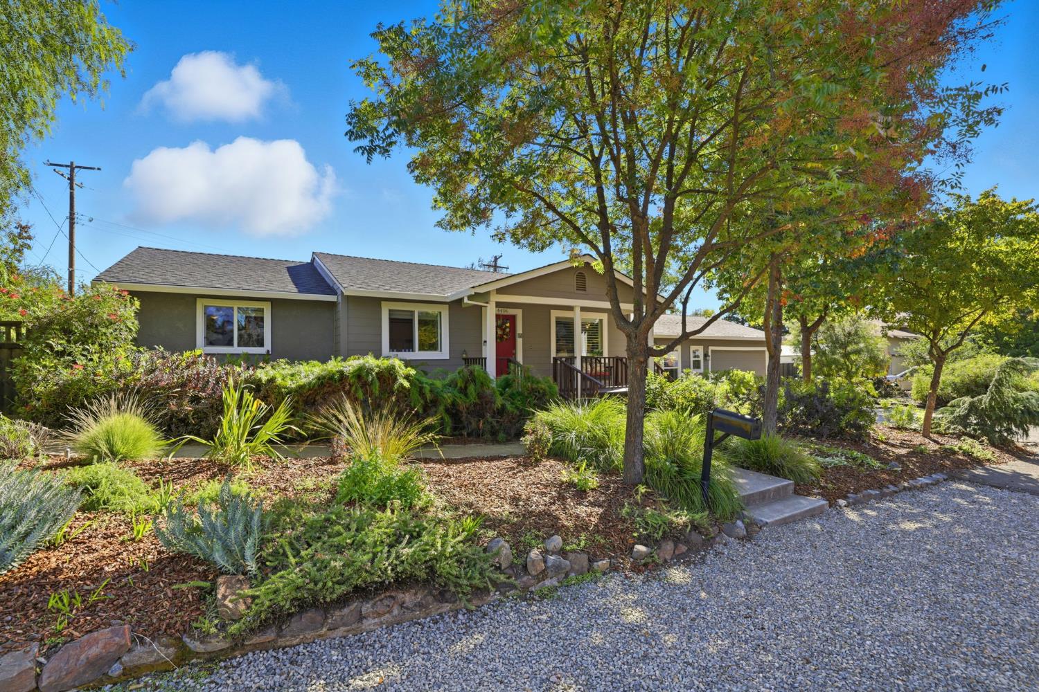 4406 Crestridge