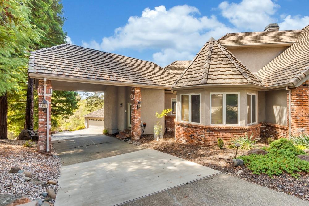 2044 Lockridge Place