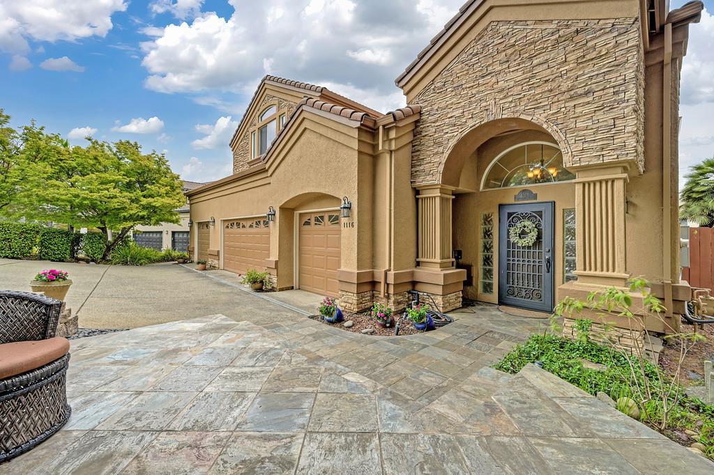 1116 Crestline Circle