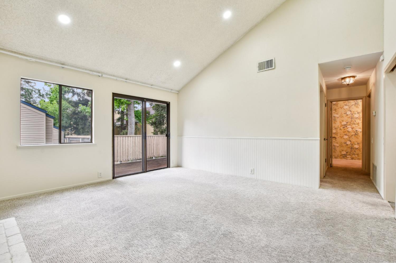 2280 Hurley Way 36