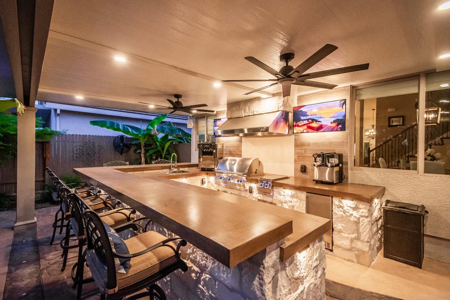 1524 Black Hawk Street