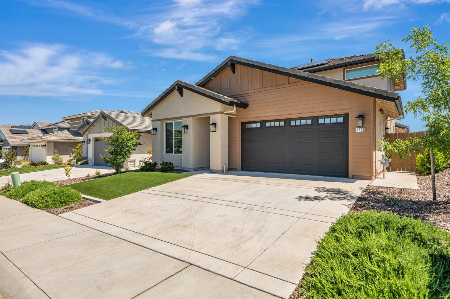 1528 Seneca Circle