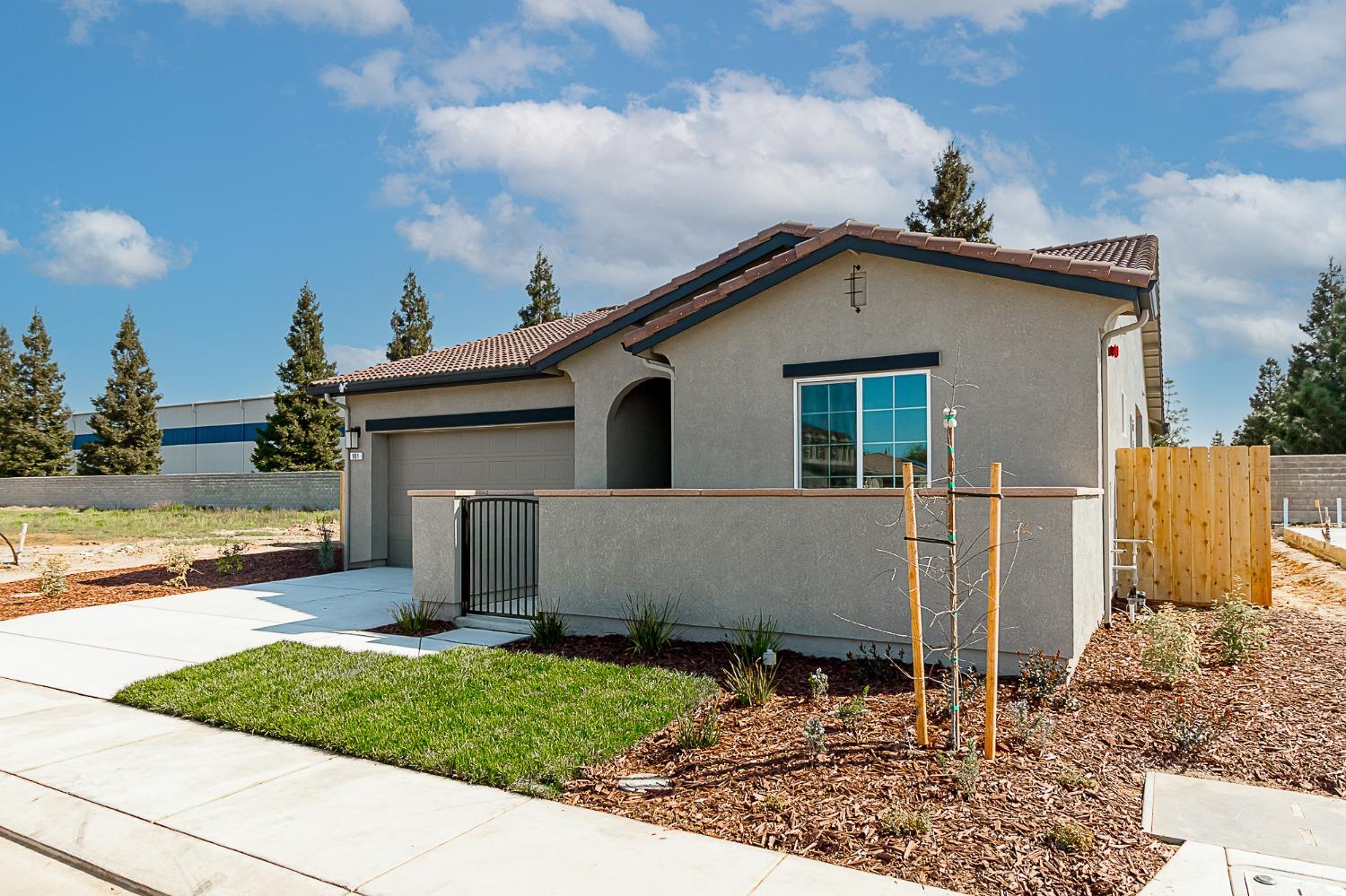 901 Meadowlands Drive