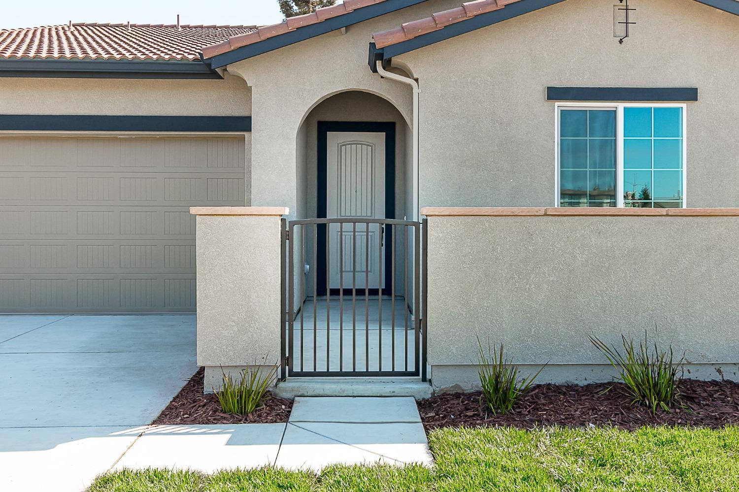 901 Meadowlands Drive