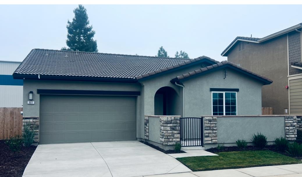 901 Meadowlands Drive