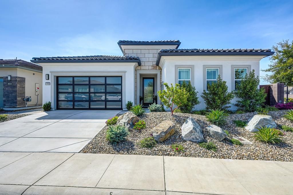 Photo of 3585 Clubhouse Parkway, Folsom, CA 95630 (MLS # 226024564)