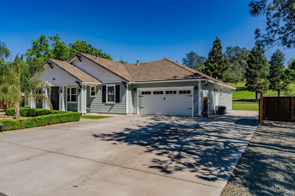 Photo of 423 La Contenta Way, Valley Springs, CA 95252 (MLS # 226041173)