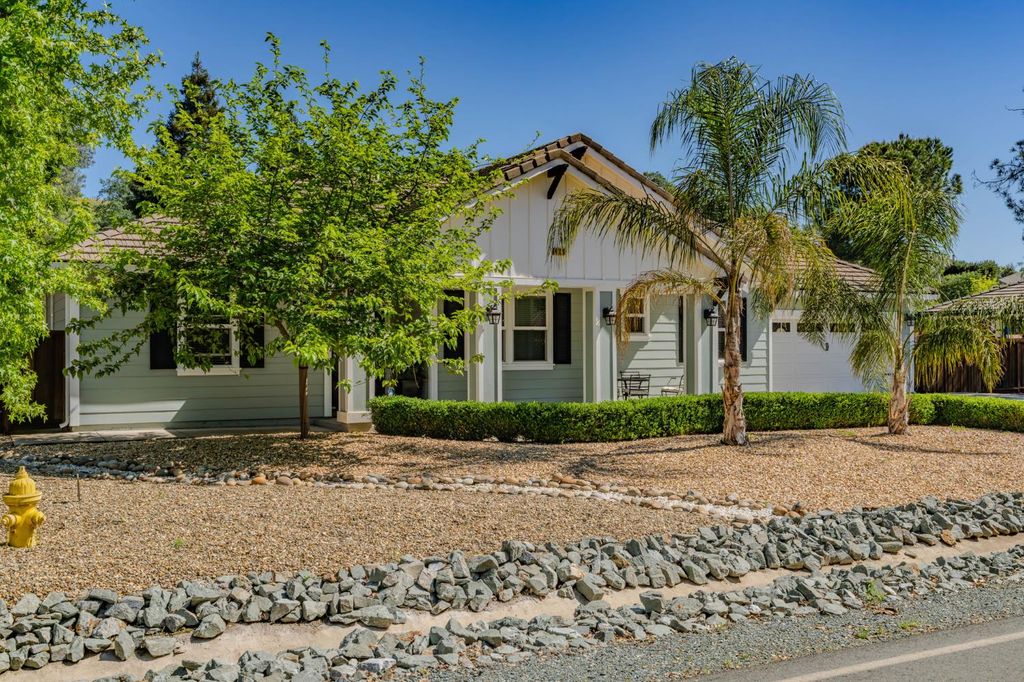 Photo of 423 La Contenta Way, Valley Springs, CA 95252 (MLS # 226041173)