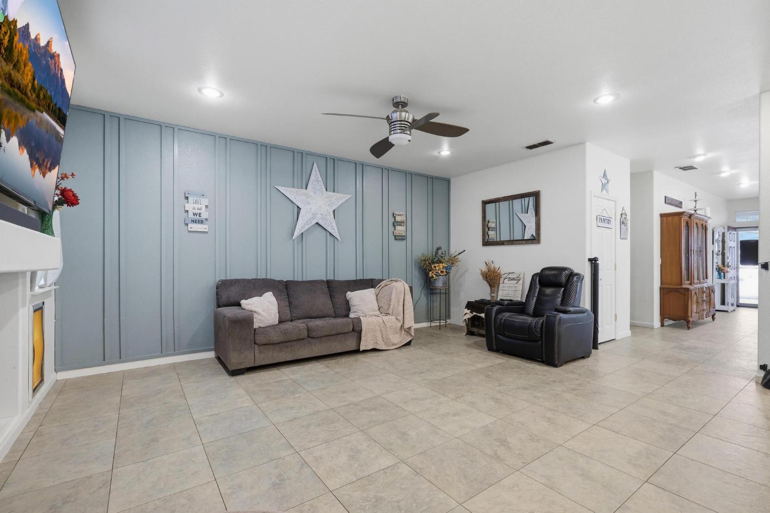 782 Teal Way