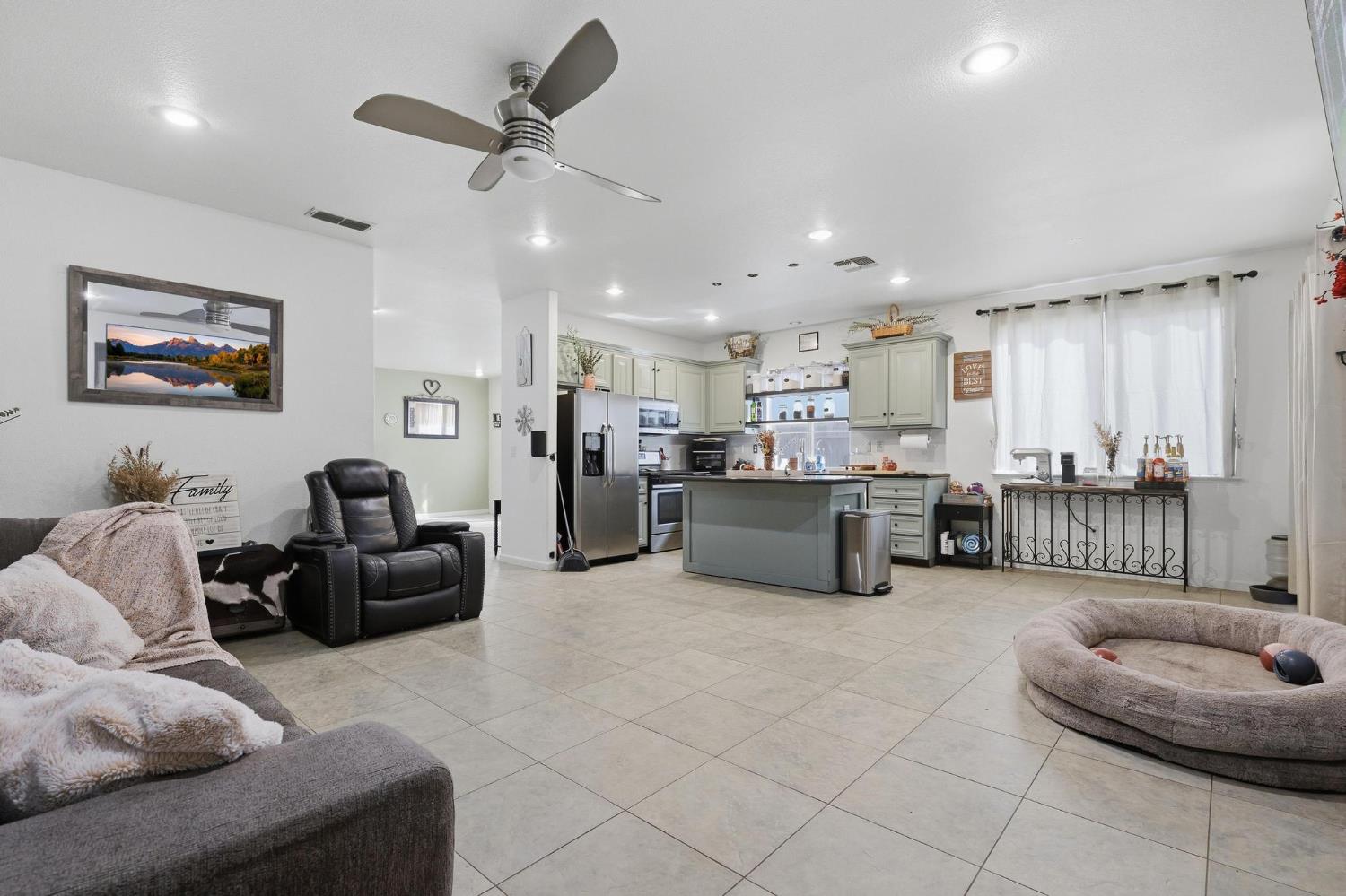 782 Teal Way