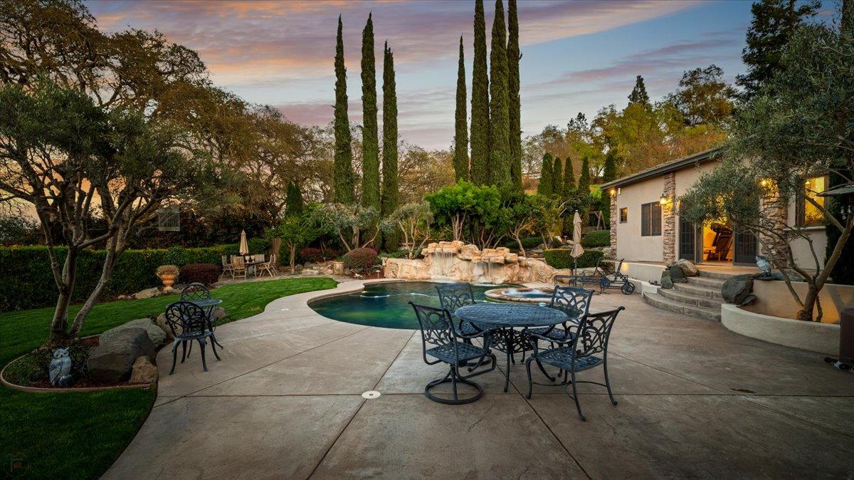 9904 Fox Borough Drive