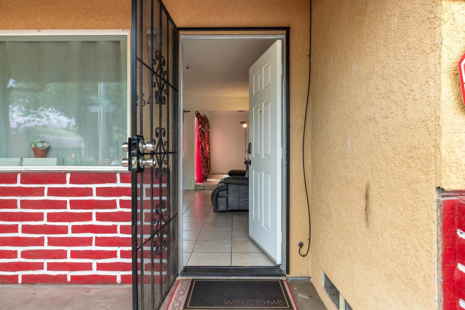 2644 San Ignacio Avenue