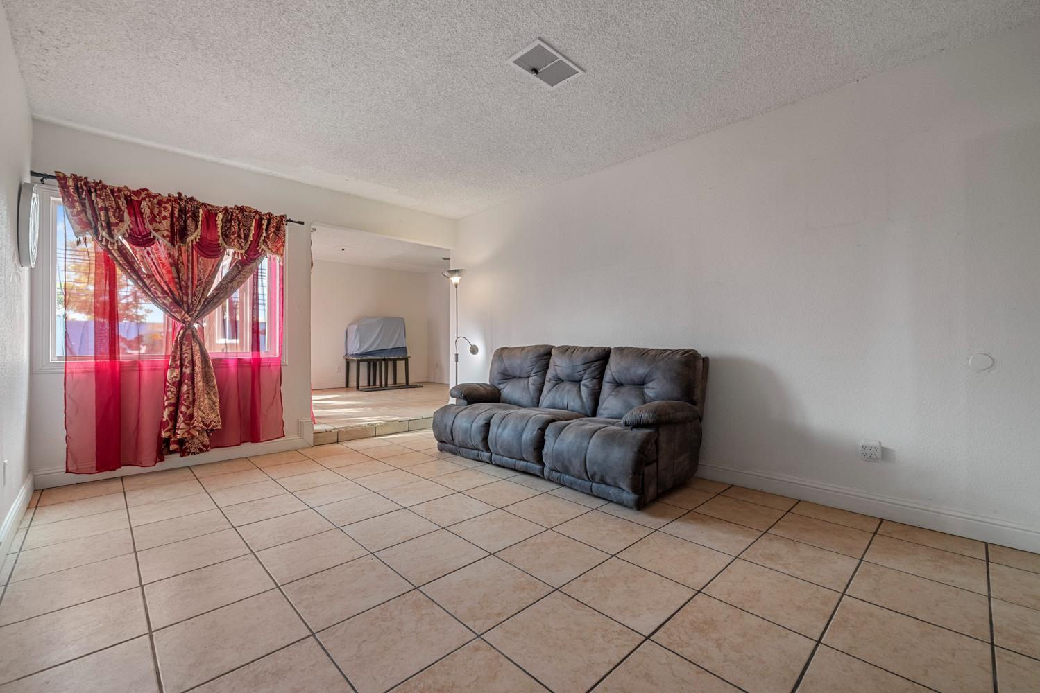 2644 San Ignacio Avenue