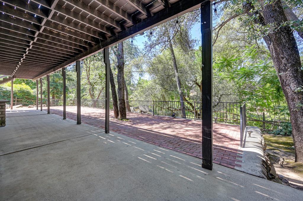 3365 Oakcreek Drive