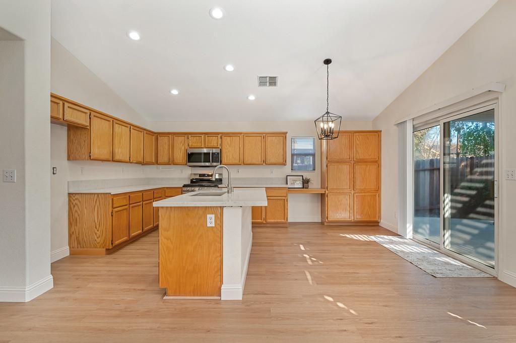 Photo of 9052 Pembridge Drive, Elk Grove, CA 95624 (MLS # 226033088)