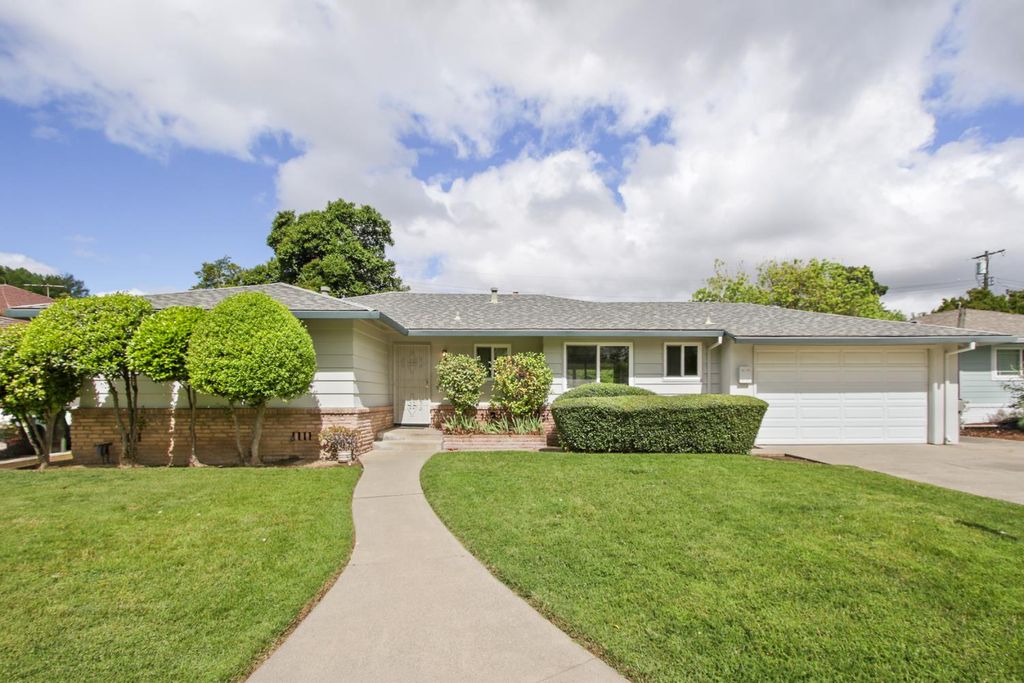 Photo of 5405 Dorset Way, Sacramento, CA 95822 (MLS # 226046486)