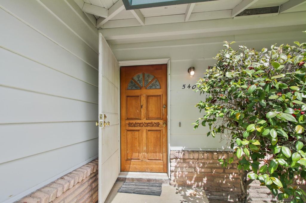 Photo of 5405 Dorset Way, Sacramento, CA 95822 (MLS # 226046486)