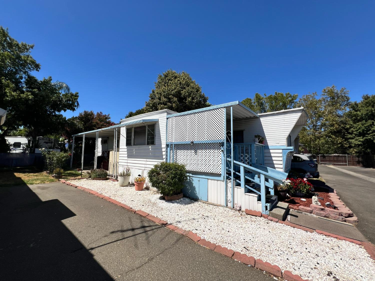 902 Del Paso Blvd 133