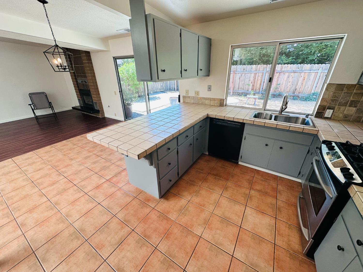 412 Jardin Place