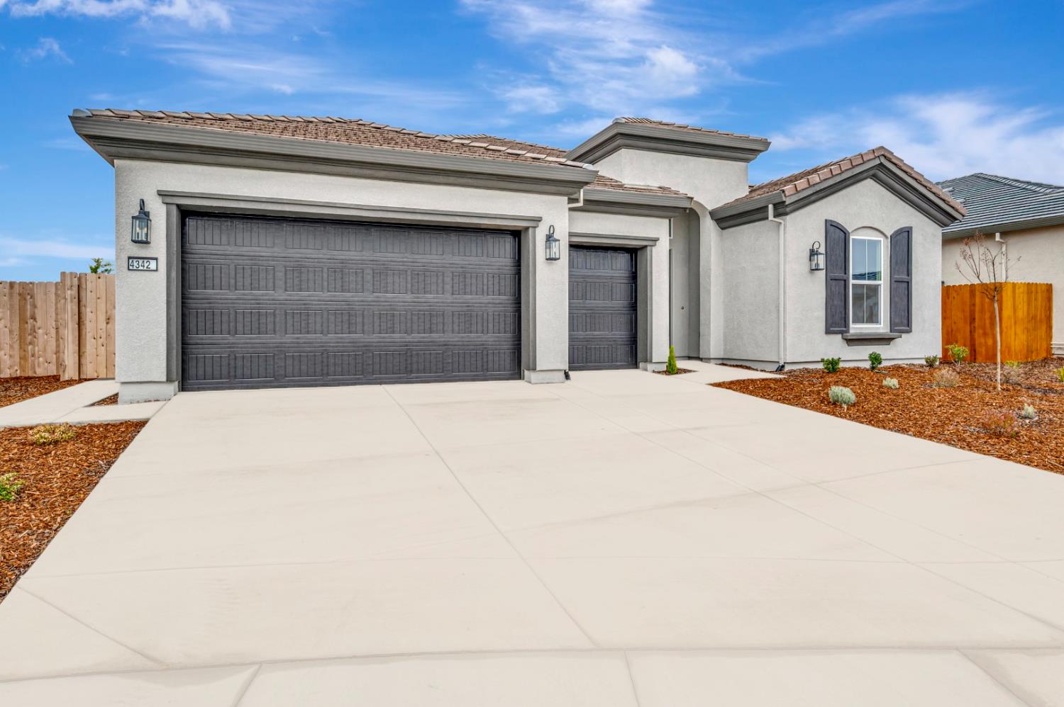 4342 Hooded Crow Way