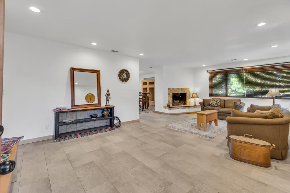 1813 Deerwood Circle
