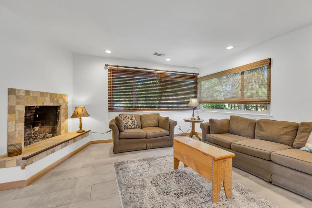 1813 Deerwood Circle