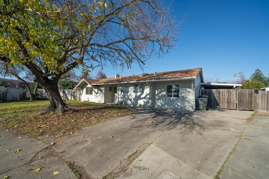 Photo of 6504 Harley Way, Sacramento, CA 95828 (MLS # 226004512)