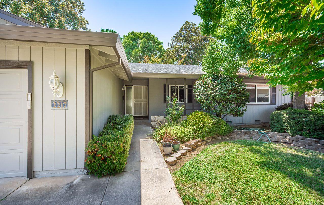2217 El Cejo Circle