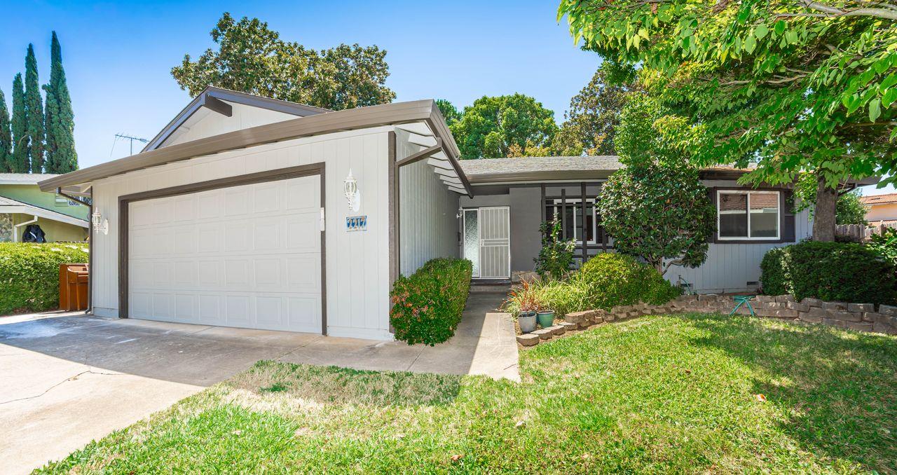 2217 El Cejo Circle