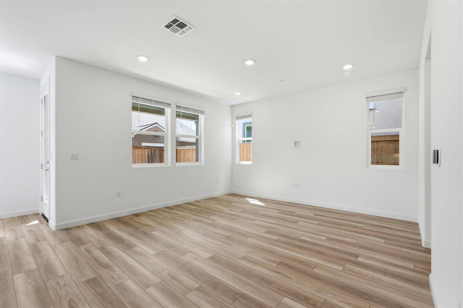 1007 Ginkgo Circle