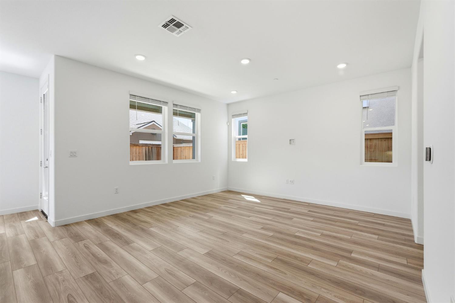 1007 Ginkgo Circle