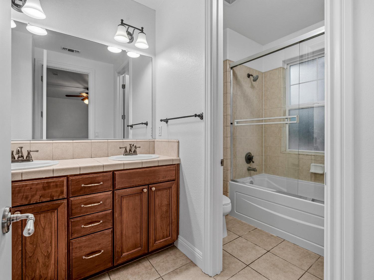 Fair Oaks, California 95628, United States, 4 Bedrooms Bedrooms, ,3 BathroomsBathrooms,Residential,Active,251827