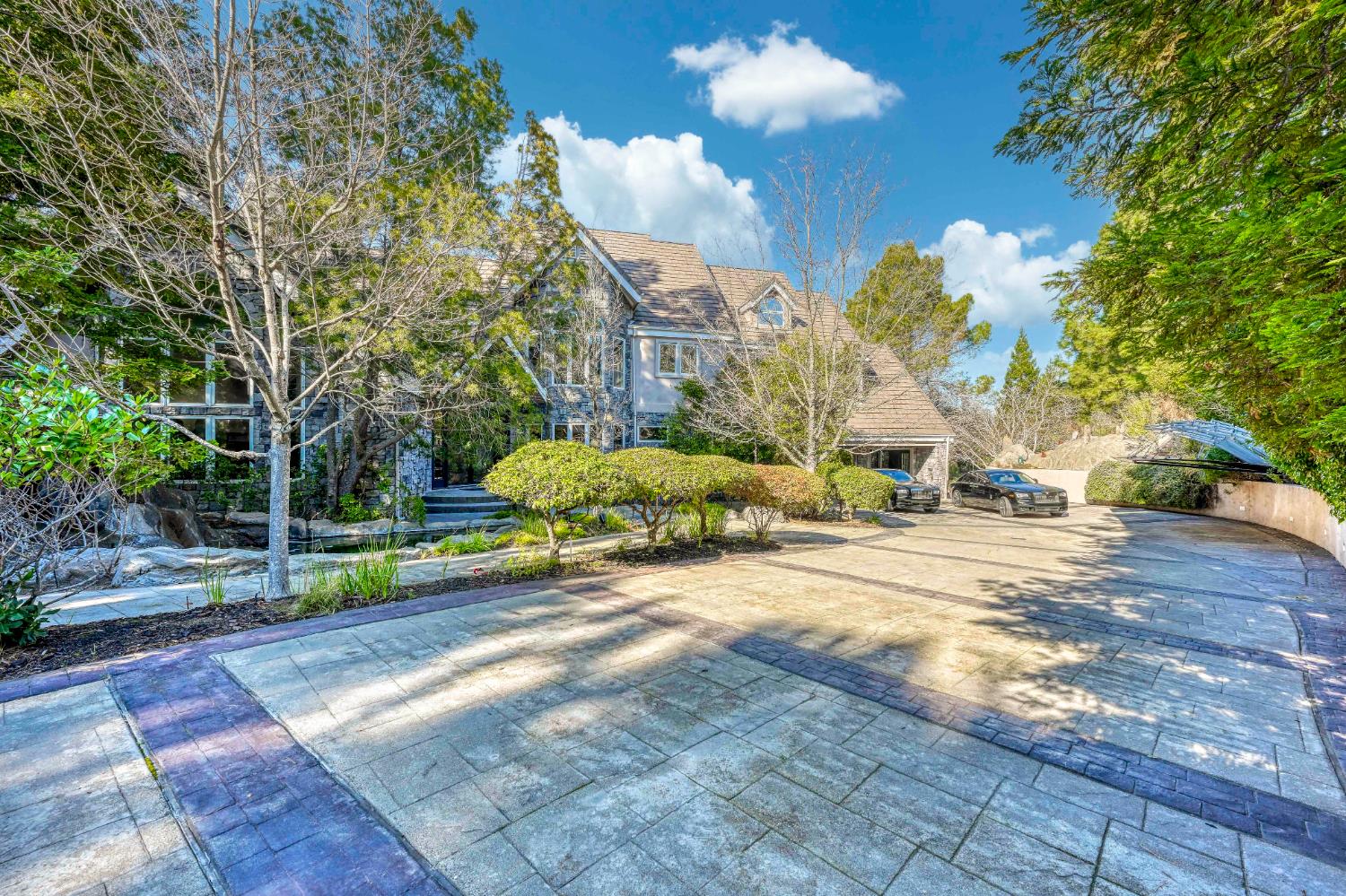 8985 Vista De Lago