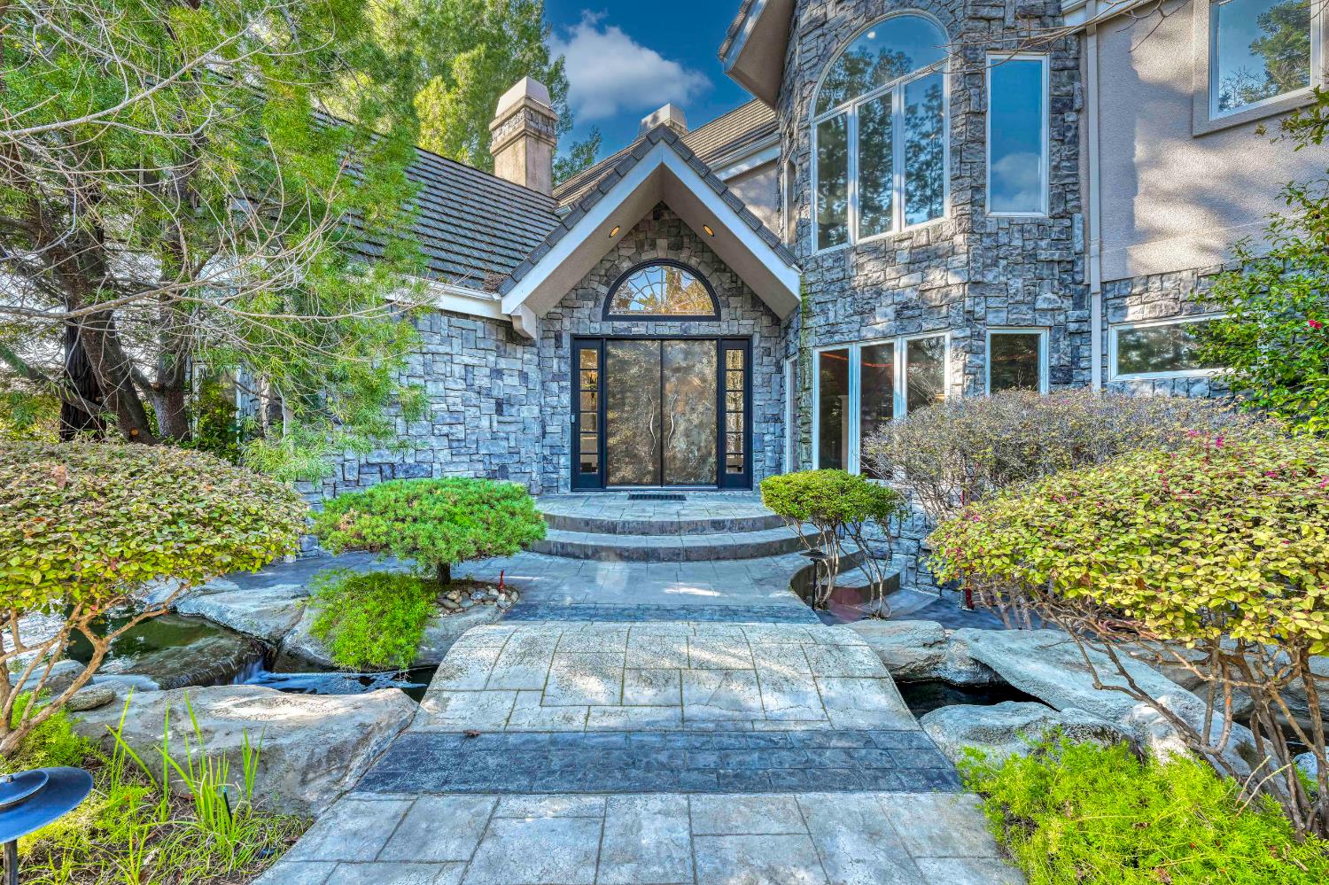 8985 Vista De Lago