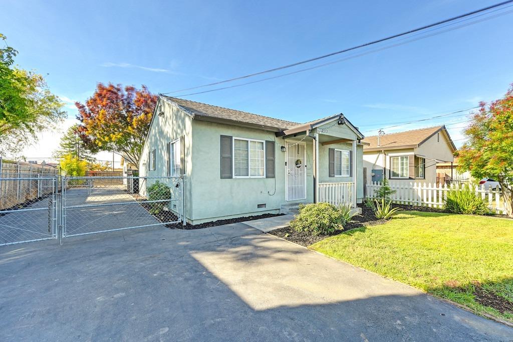 2569 Erickson Street