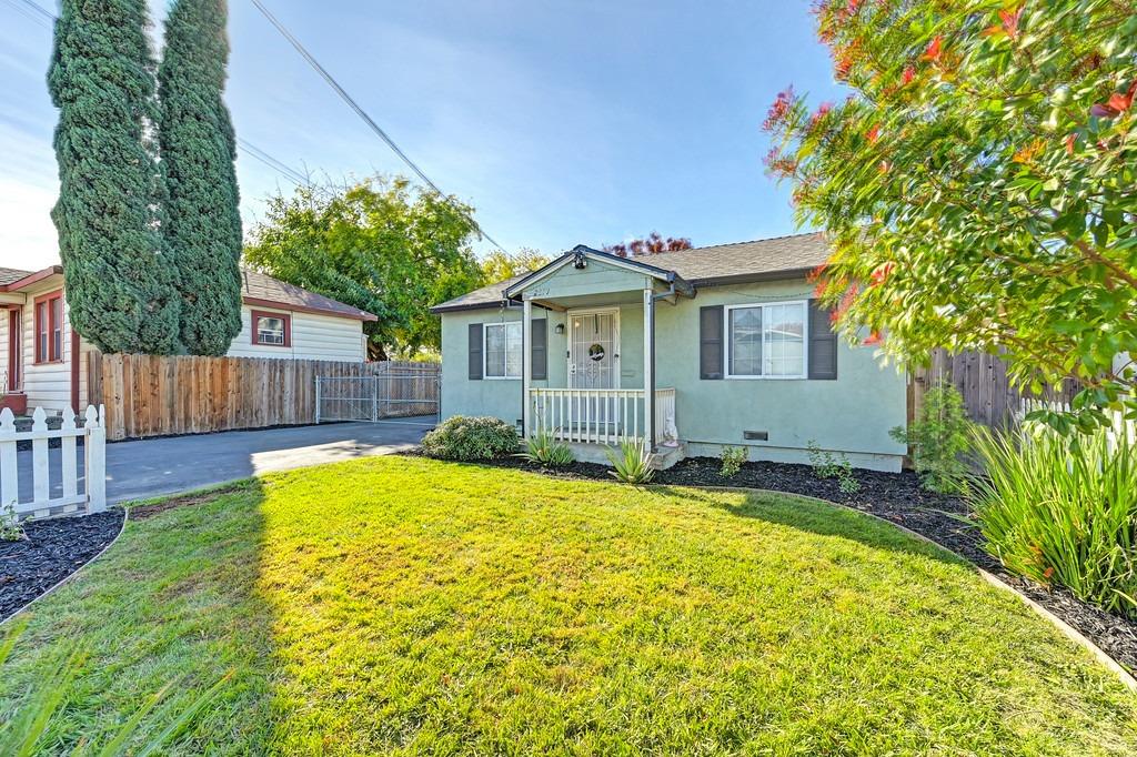 2569 Erickson Street