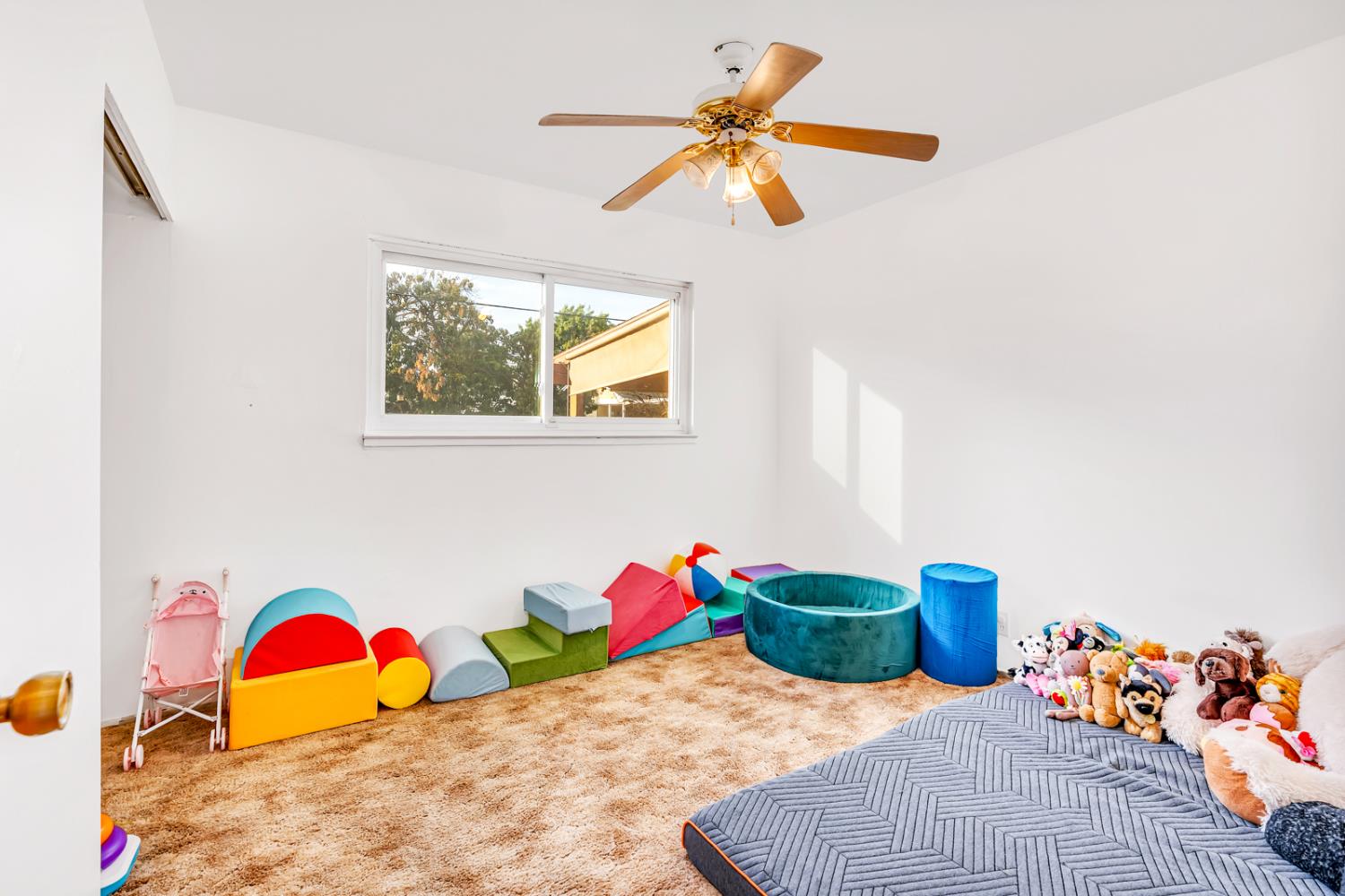 Los Banos, California 93635, United States, 3 Bedrooms Bedrooms, ,2 BathroomsBathrooms,Residential,Active,219571